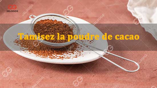 Tamisez-la-poudre-de-cacao